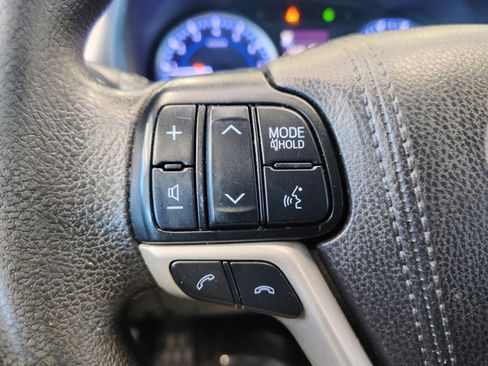 Used 2019 Toyota Highlander LE image 4