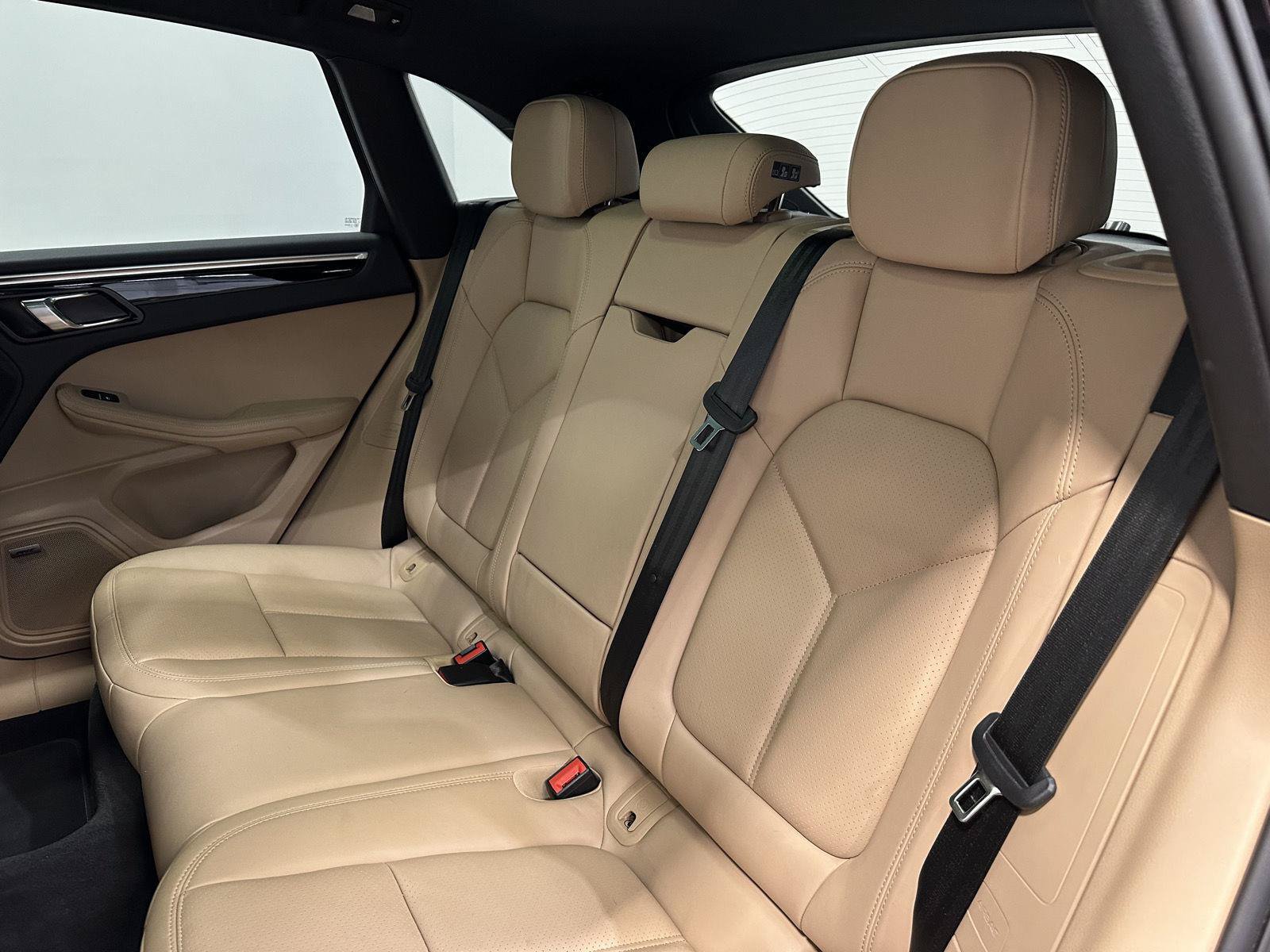 Used 2024 Porsche Macan S AWD/4WD image 35