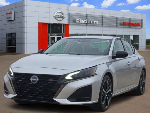 Certified 2023 Nissan Altima 2.5 SR image 2