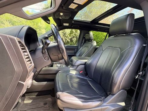 Used 2018 Ford Expedition Limited w/ Equipment Group 301A AWD/4WD image 9