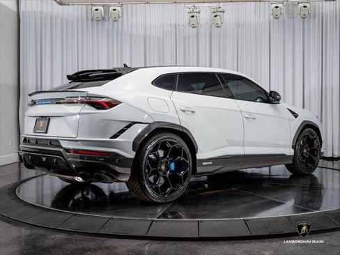 Used 2024 Lamborghini Urus Performante AWD/4WD image 23
