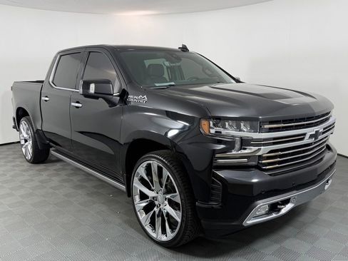 Used 2019 Chevrolet Silverado 1500 High Country w/ Technology Package AWD/4WD image 9