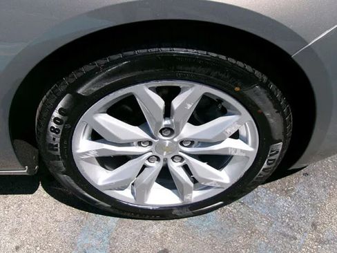 Used 2019 Chevrolet Impala LT FWD image 7