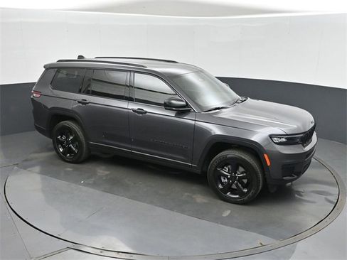 New 2025 Jeep Grand Cherokee L Altitude image 33