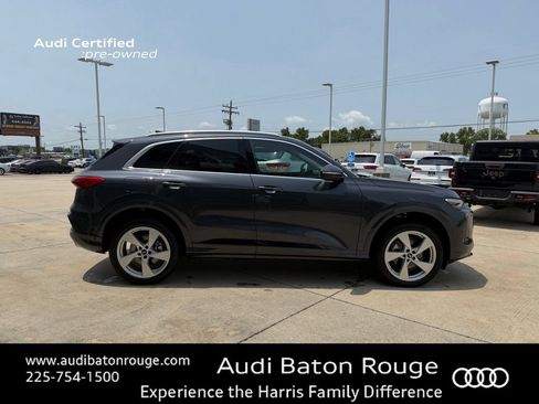 Used 2025 Audi Q5 Premium Plus w/ Premium Plus AWD/4WD image 2