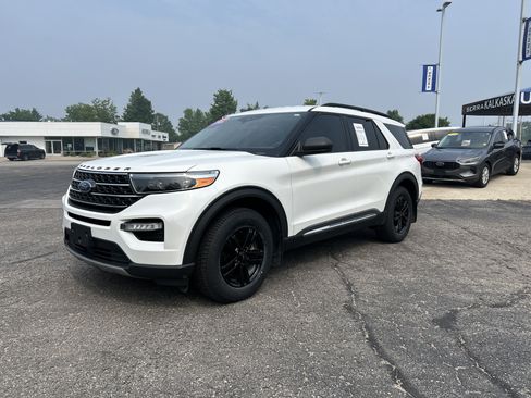 Certified 2022 Ford Explorer XLT AWD/4WD image 8