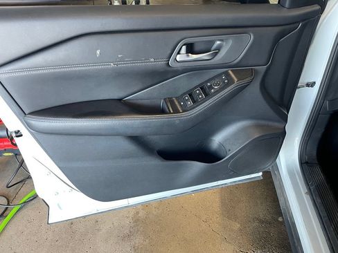 Certified 2024 Nissan Rogue SL FWD image 9