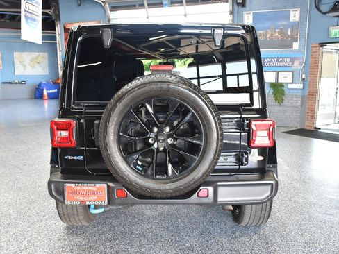 Used 2023 Jeep Wrangler Unlimited Sahara AWD/4WD image 4