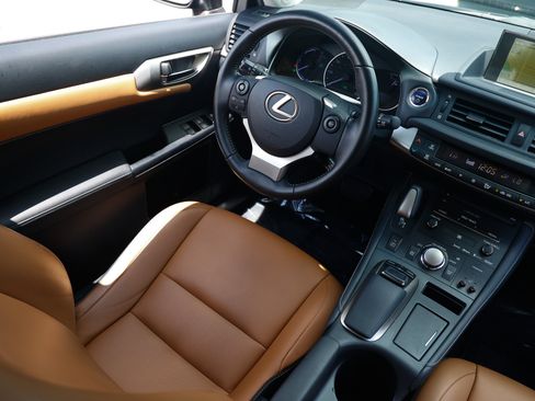 Used 2016 Lexus CT 200h w/ Navigation Package FWD image 24