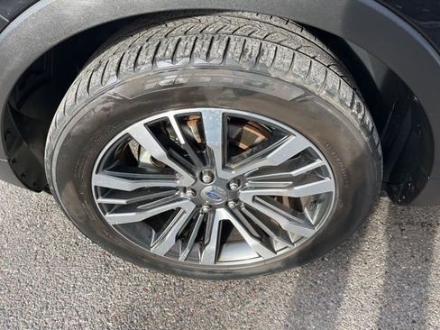 Used 2016 Ford Explorer Platinum image 18