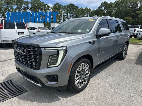 Used 2025 GMC Yukon XL Denali Ultimate AWD/4WD image 1