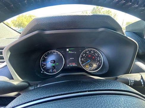 Used 2022 Toyota RAV4 SE image 38