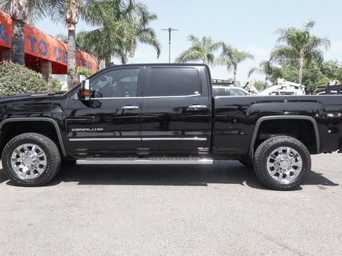 Used 2018 GMC Sierra 2500 Denali w/ Duramax Plus Package image 5