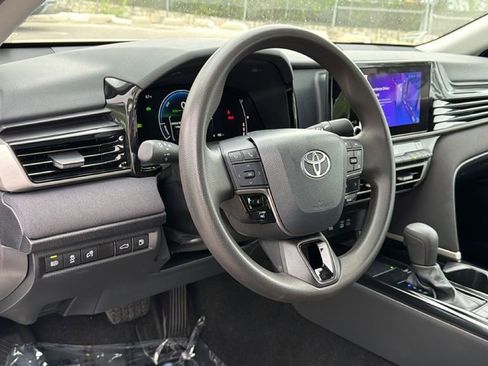 Used 2025 Toyota Camry LE image 22