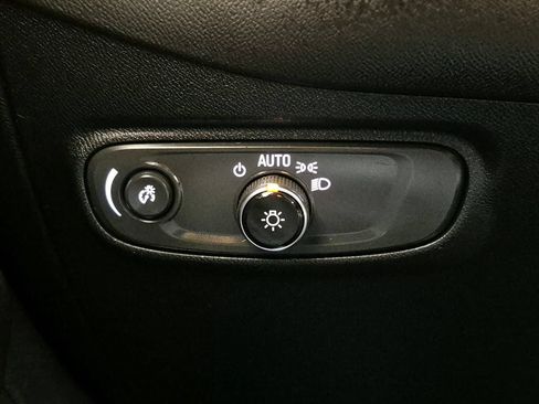 Used 2019 Chevrolet Equinox LT FWD image 18