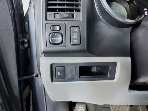 Used 2019 Toyota Sequoia SR5 AWD/4WD image 13