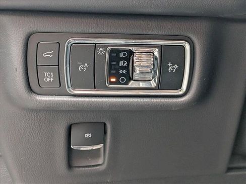 Used 2023 Lincoln Nautilus Reserve w/ Luxury Package AWD/4WD image 17