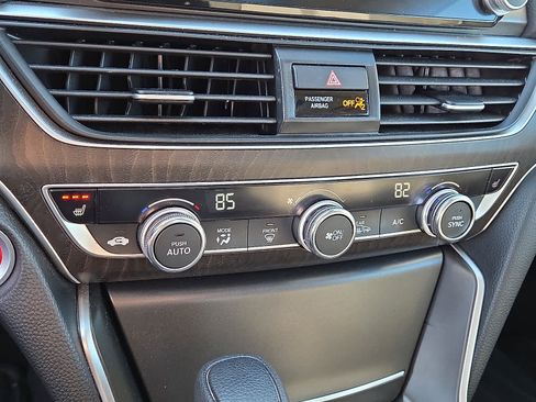 Used 2018 Honda Accord EX image 18