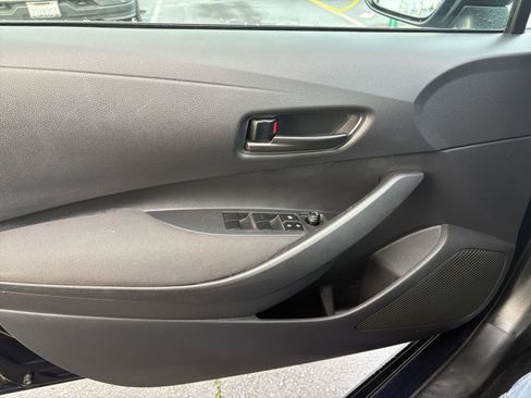 Used 2025 Toyota Corolla LE image 20