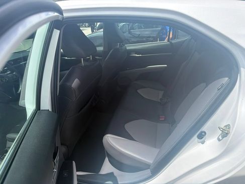 Used 2020 Toyota Camry XLE FWD image 17