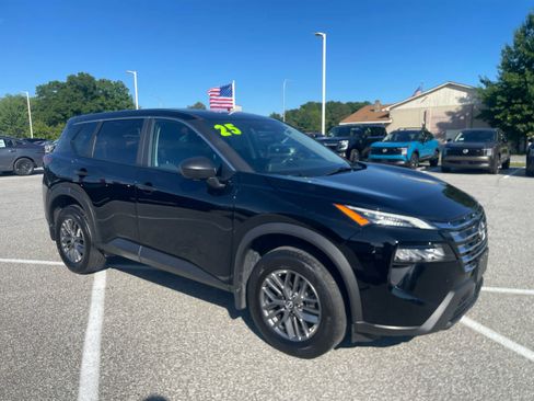 Used 2025 Nissan Rogue S FWD image 3