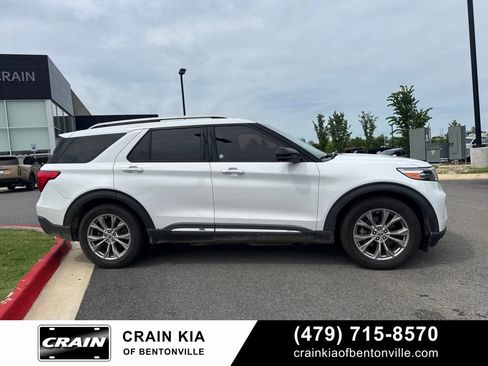 Used 2021 Ford Explorer Limited w/ Equipment Group 301A RWD image 3