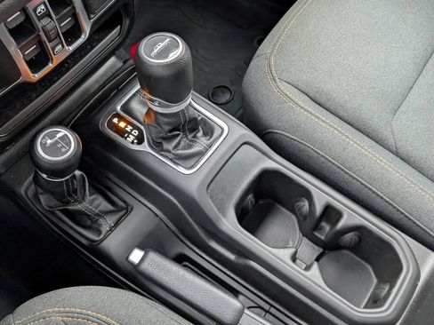 Used 2024 Jeep Gladiator Sport image 22