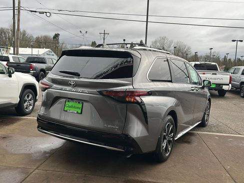 New 2026 Toyota Sienna Platinum image 5