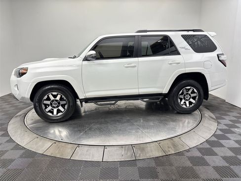 Used 2022 Toyota 4Runner TRD Off-Road Premium w/ Moonroof Package AWD/4WD image 16