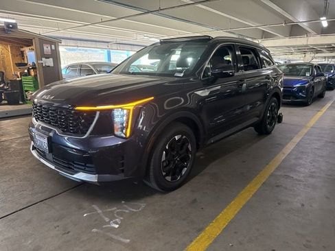 Certified 2025 Kia Sorento S w/ Panoramic Sunroof Package image 1