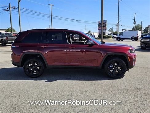 New 2025 Jeep Grand Cherokee Limited w/ Luxury Tech Group II image 16