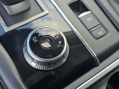 Used 2024 Mitsubishi Outlander SE image 32