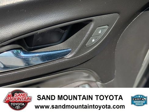 Used 2019 Chevrolet Equinox LT FWD image 16