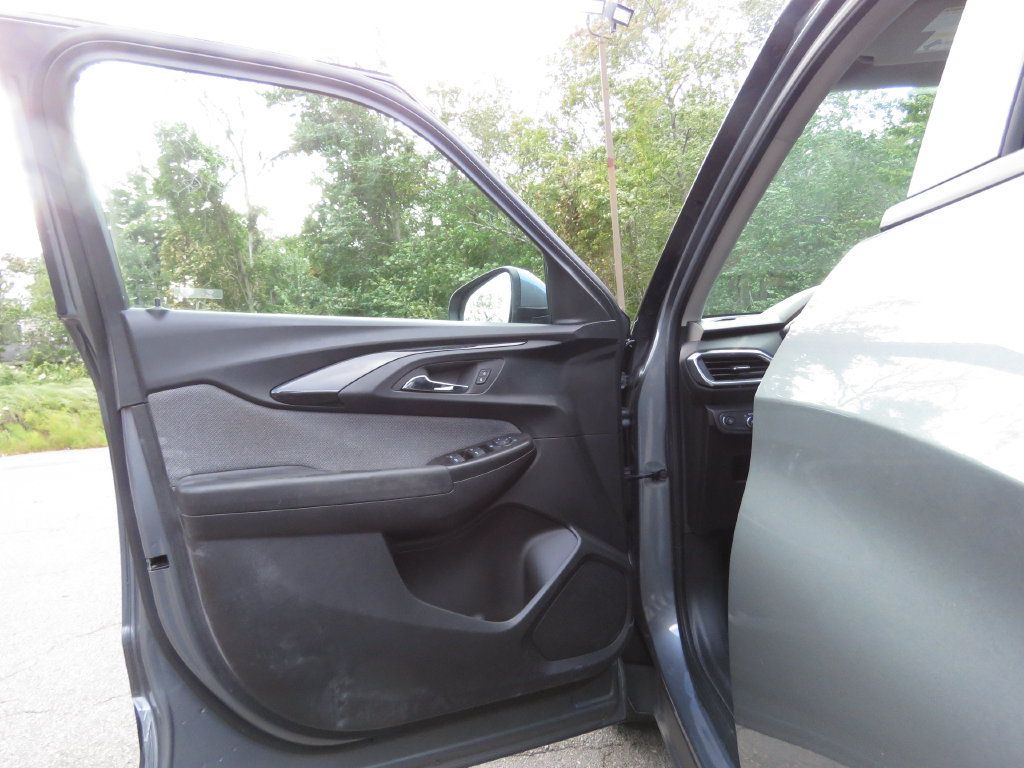 Used 2021 Chevrolet TrailBlazer LT w/ Convenience Package AWD/4WD image 9