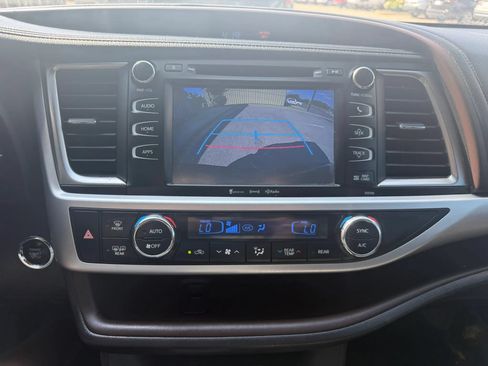 Used 2016 Toyota Highlander XLE AWD/4WD image 13