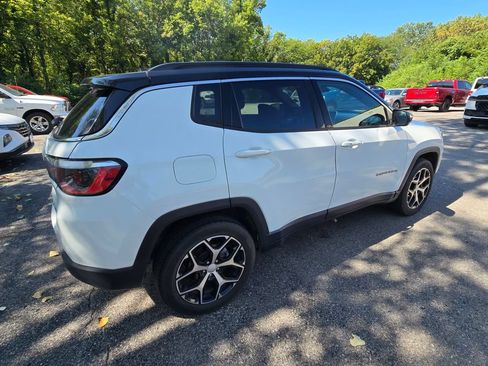 Used 2024 Jeep Compass Limited AWD/4WD image 8