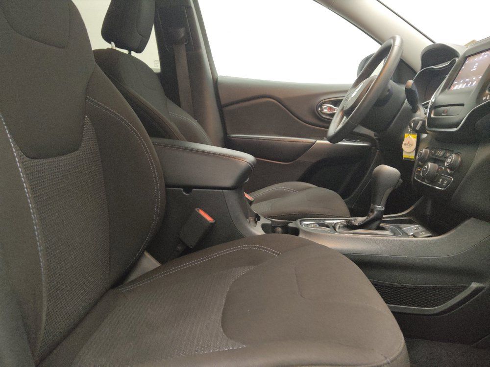 Used 2019 Jeep Cherokee Latitude w/ Popular Appearance Group FWD image 21