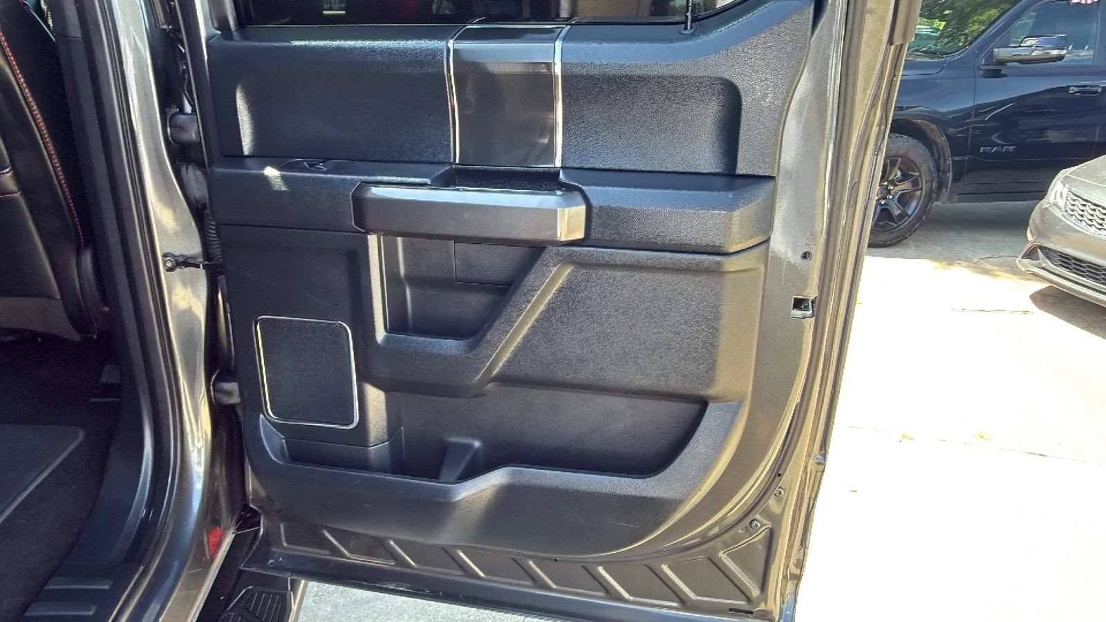 Used 2019 Ford F150 Lariat w/ Equipment Group 502A Luxury AWD/4WD image 29