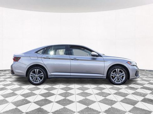 Used 2024 Volkswagen Jetta SE FWD image 10