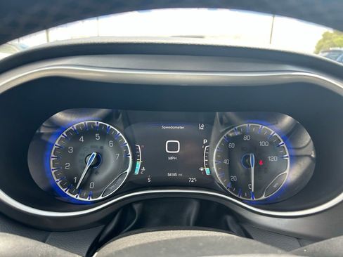 Used 2023 Chrysler Pacifica Touring-L FWD image 24