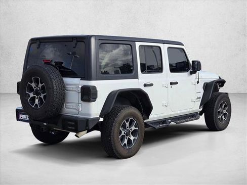 Used 2018 Jeep Wrangler Unlimited Sahara AWD/4WD image 5