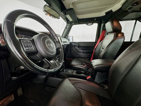 Used 2018 Jeep Wrangler Unlimited Rubicon w/ Connectivity Group image 19