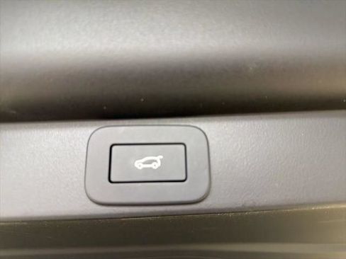 Used 2026 Land Rover Range Rover Long Wheelbase SE AWD/4WD image 17
