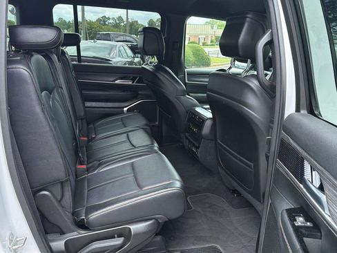Used 2024 Jeep Wagoneer L Series II RWD image 14