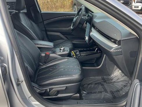 Certified 2021 Ford Mustang Mach-E Select w/ Comfort/Technology Package image 5