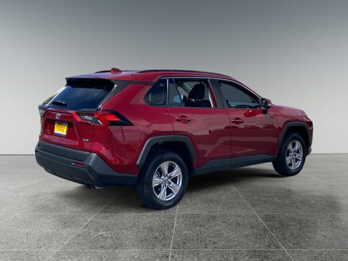 Used 2022 Toyota RAV4 XLE w/ Convenience Package FWD image 5