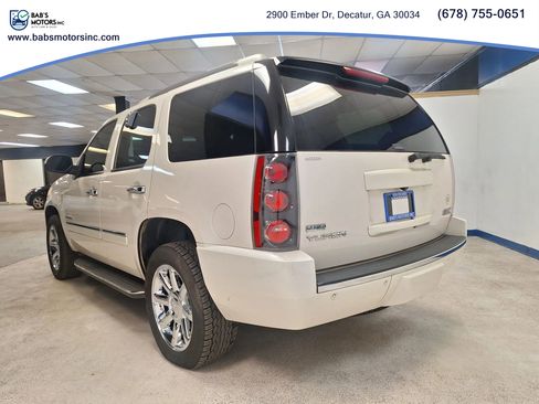 Used 2011 GMC Yukon Denali image 24