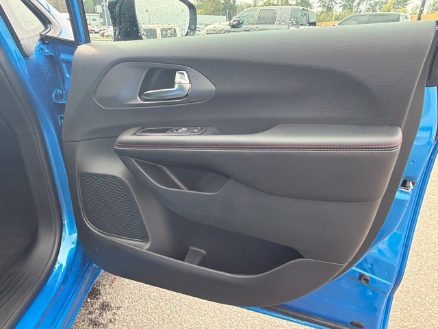 New 2027 Chrysler Pacifica Select AWD/4WD image 8