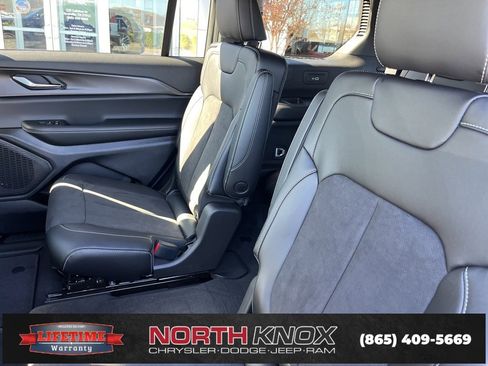 New 2025 Jeep Grand Cherokee L Altitude image 15