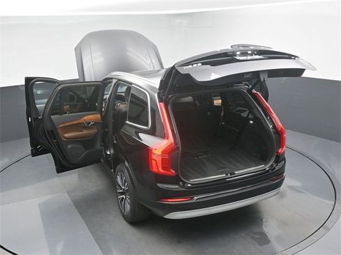 Used 2022 Volvo XC90 T6 Momentum image 52